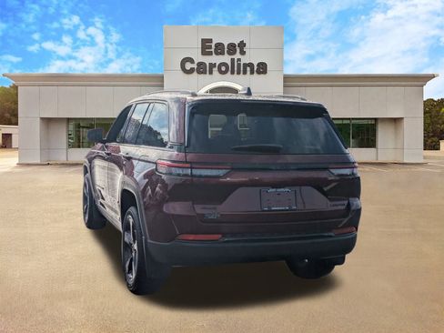 Certified 2024 Jeep Grand Cherokee Limited w/ Luxury Tech Group II image 5