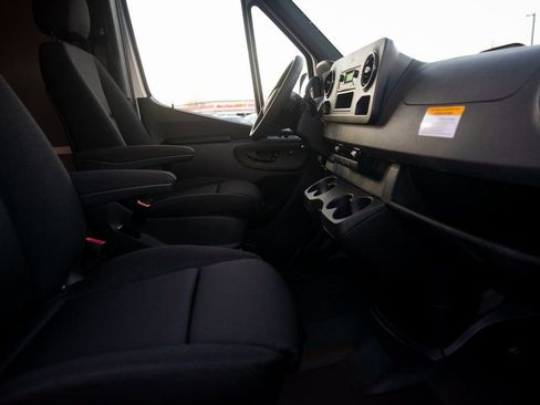 Used 2025 Mercedes-Benz Sprinter 2500 image 34