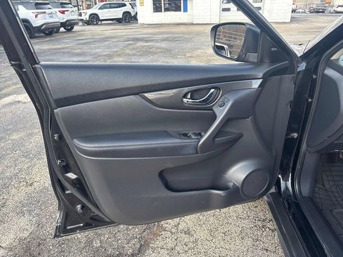 Used 2019 Nissan Rogue SV image 9