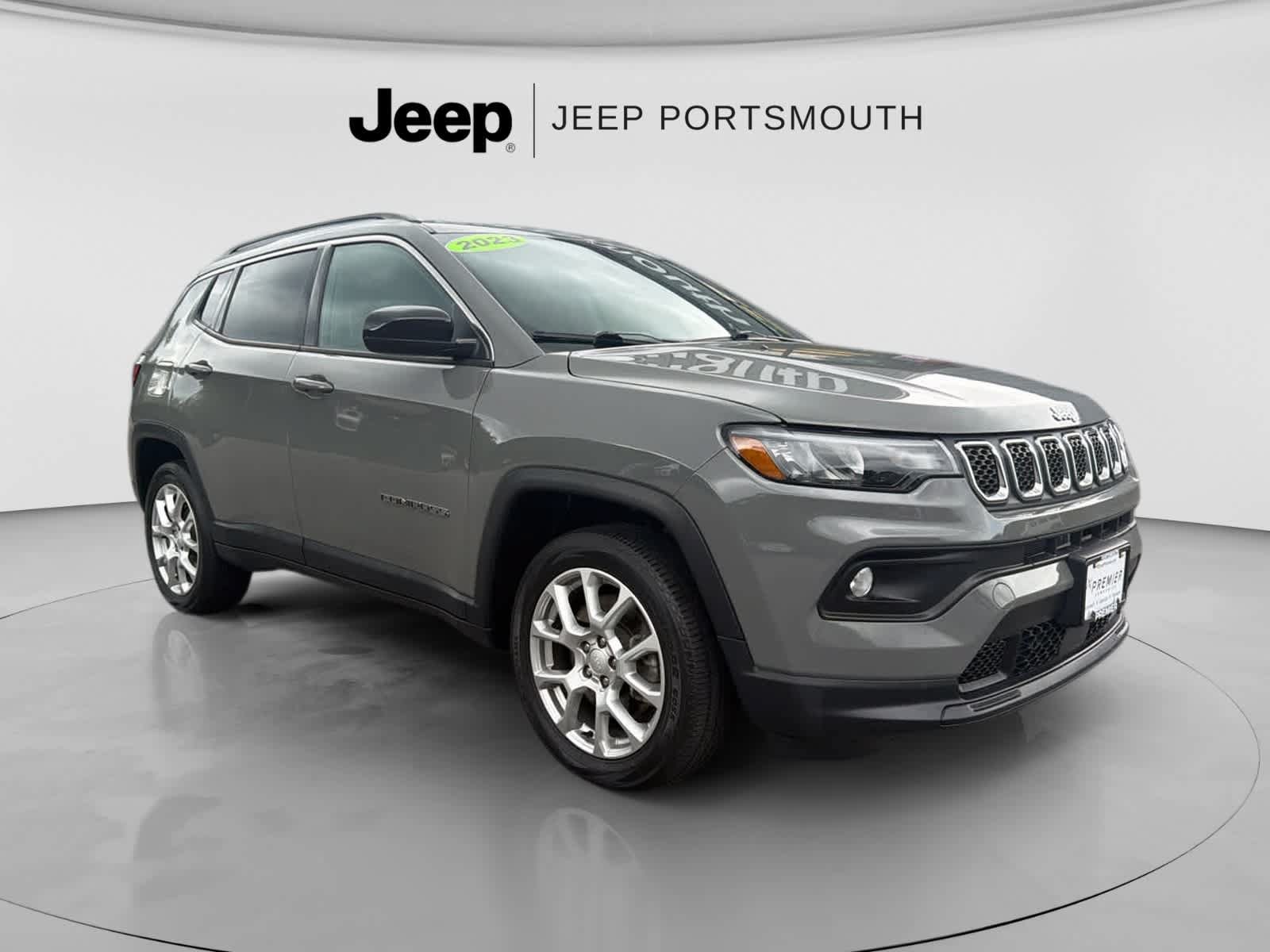 Used 2023 Jeep Compass Latitude AWD/4WD image 1