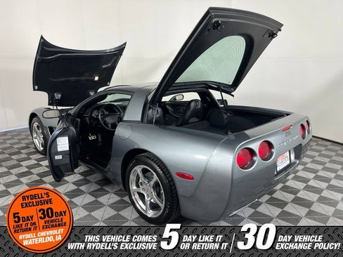 Used 2004 Chevrolet Corvette Coupe RWD image 16