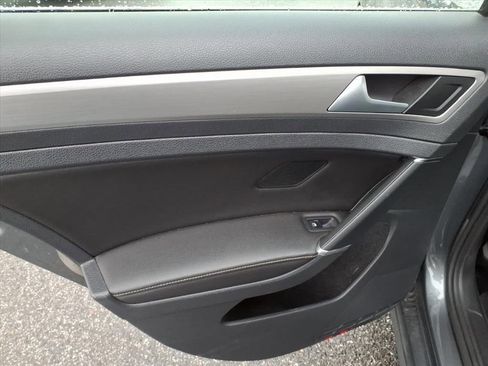 Used 2015 Volkswagen Golf TDI S image 22