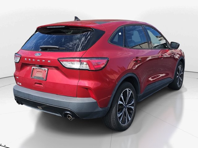 Used 2021 Ford Escape SE w/ SE Sport Appearance Package FWD image 3