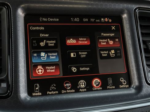 Used 2015 Dodge Challenger SRT w/ Technology Group image 31