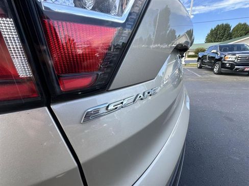 Used 2018 Ford Escape SE image 18