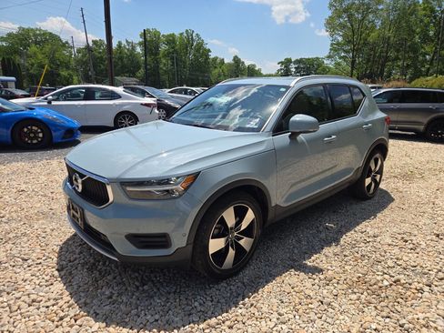 Used 2019 Volvo XC40 T5 Momentum AWD/4WD image 2