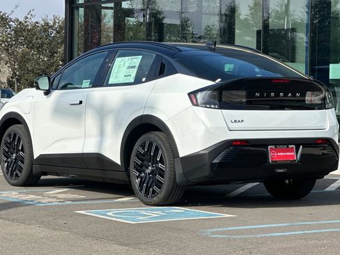 New 2026 Nissan Leaf Platinum+ w/ Cargo Package (Platinum+) image 6