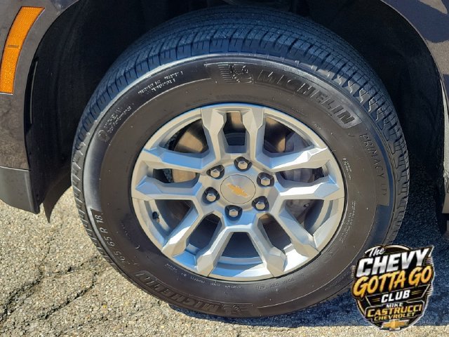Used 2025 Chevrolet Suburban LT AWD/4WD image 9