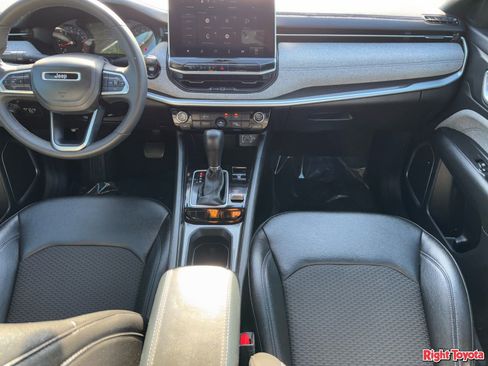 Used 2024 Jeep Compass Latitude image 13