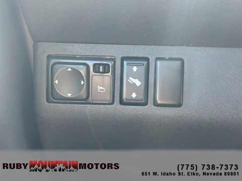 Used 2010 Nissan Pathfinder SE AWD/4WD image 16