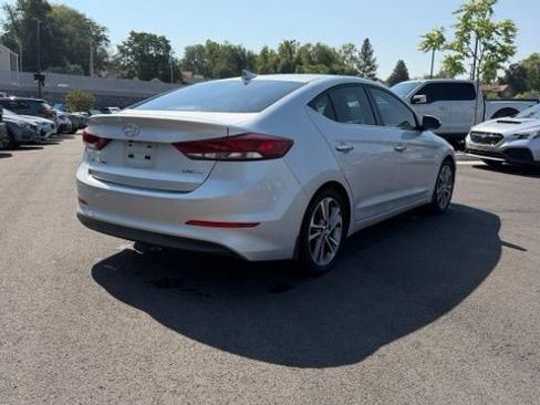 Used 2017 Hyundai Elantra Limited w/ Limited Tech Package 04 FWD image 3