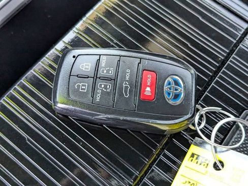 Used 2025 Toyota Sienna XSE w/ XSE Plus Package FWD image 31