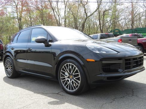 Used 2021 Porsche Cayenne Turbo AWD/4WD image 3