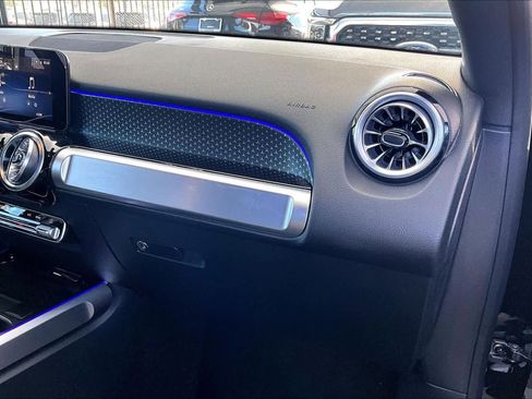 Used 2025 Mercedes-Benz GLB 250 image 18