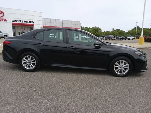 Used 2025 Toyota Camry LE FWD image 2