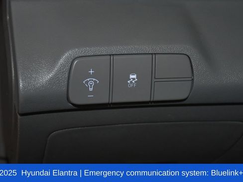 Used 2025 Hyundai Elantra SEL FWD image 9