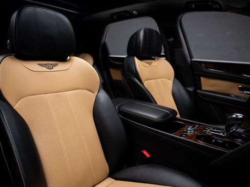 Used 2018 Bentley Bentayga AWD/4WD image 61
