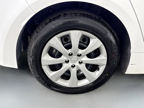 Used 2024 Toyota Corolla LE image 32