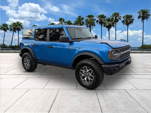 Used 2025 Ford Bronco Badlands image 2