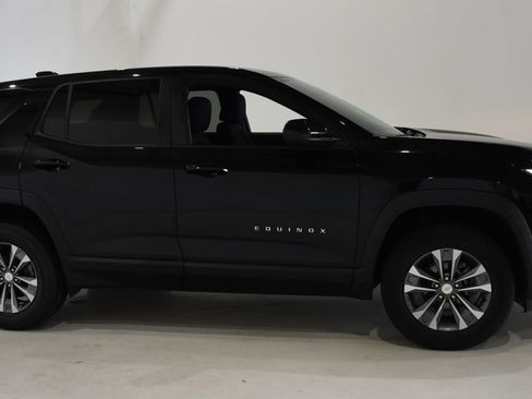 Used 2025 Chevrolet Equinox LT FWD image 3