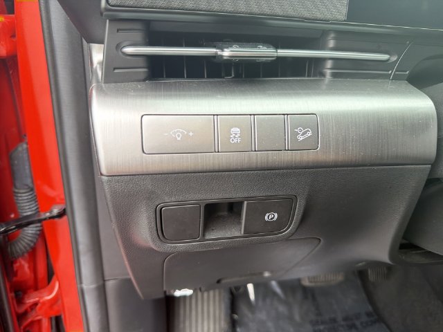 Used 2025 Hyundai Kona SEL FWD image 28