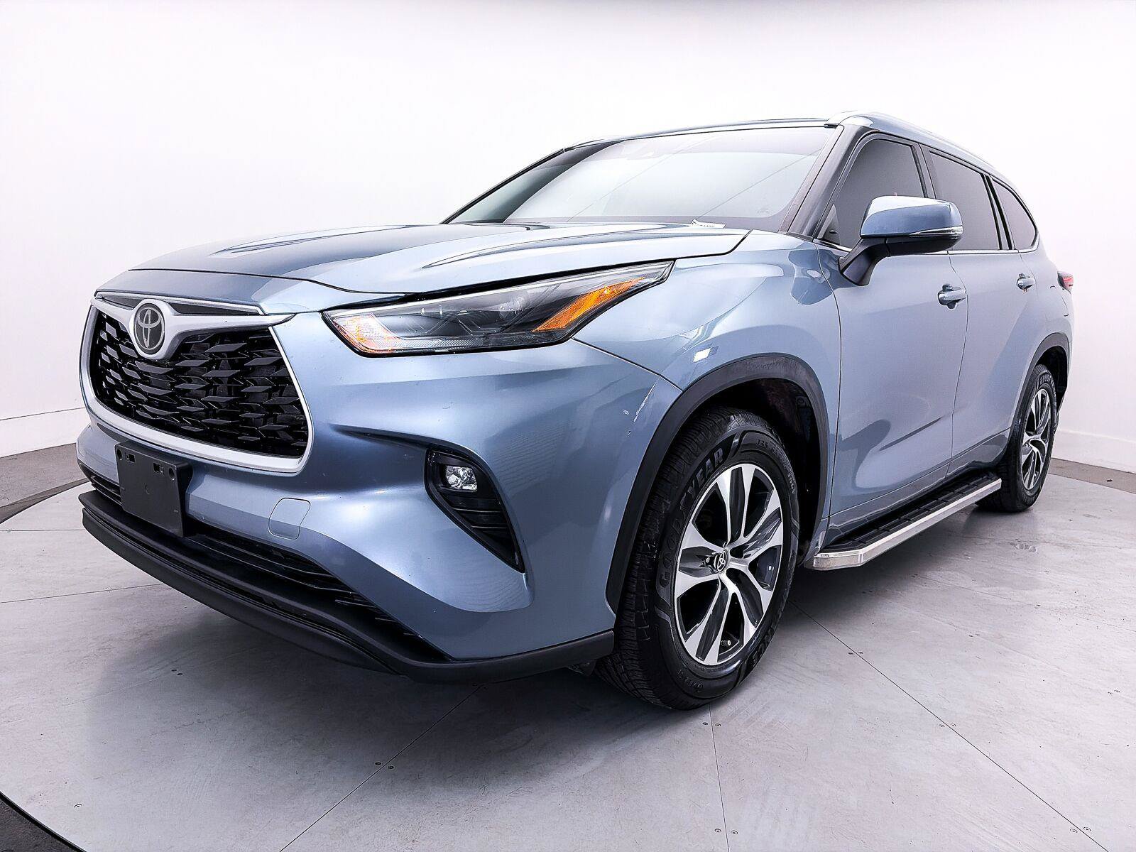 Used 2022 Toyota Highlander XLE FWD image 13