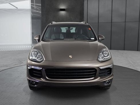 Used 2016 Porsche Cayenne AWD/4WD image 2