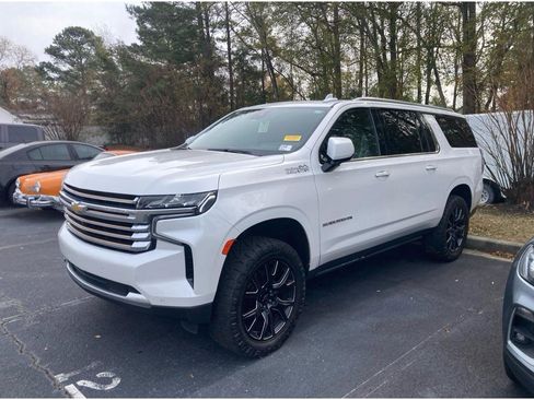 Used 2023 Chevrolet Suburban High Country image 2