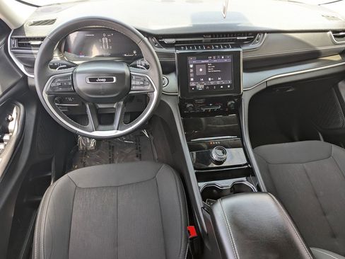 Used 2023 Jeep Grand Cherokee Laredo RWD image 29