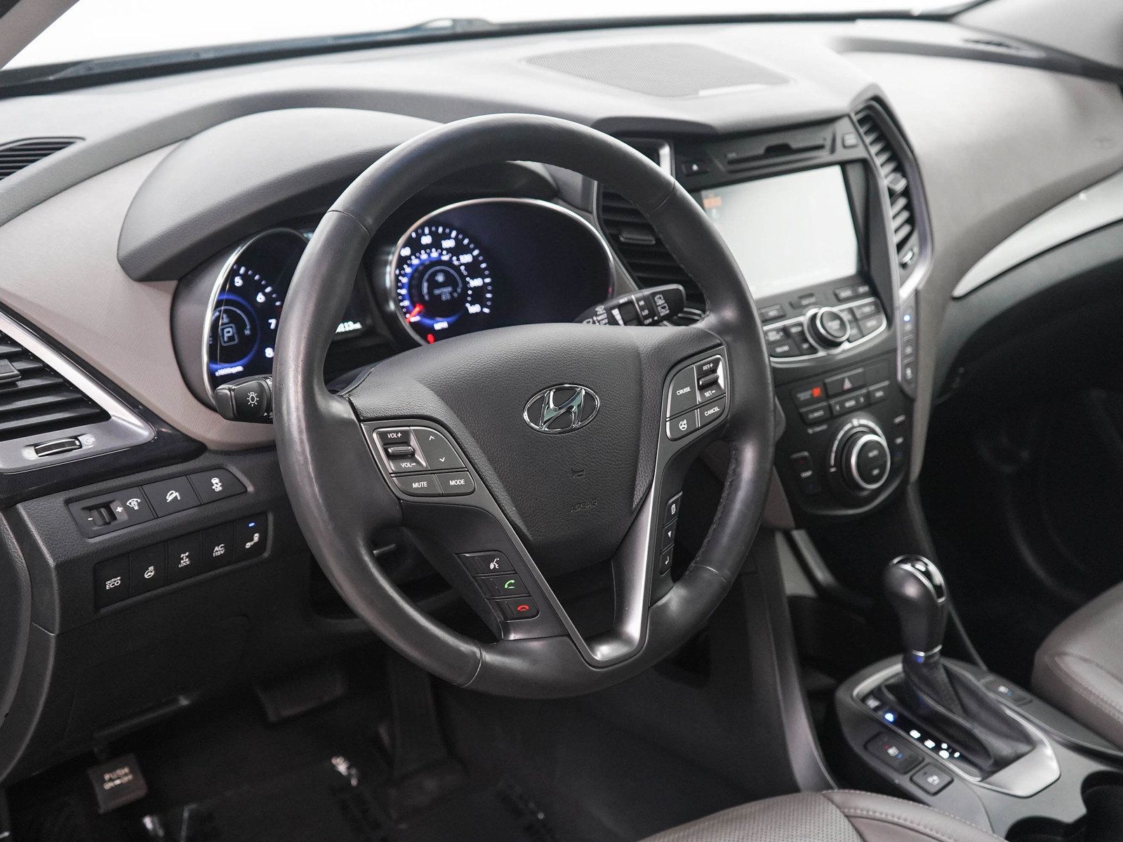 Used 2016 Hyundai Santa Fe SE w/ Option Group 03 AWD/4WD image 21