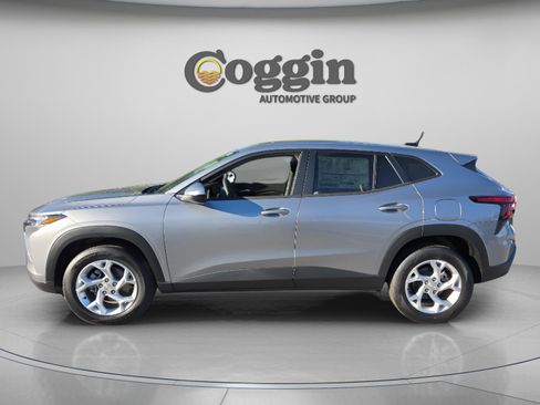 New 2026 Chevrolet Trax LS w/ LS Convenience Package FWD image 2