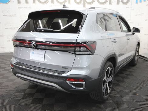 Used 2025 Volkswagen Taos SEL AWD/4WD image 10