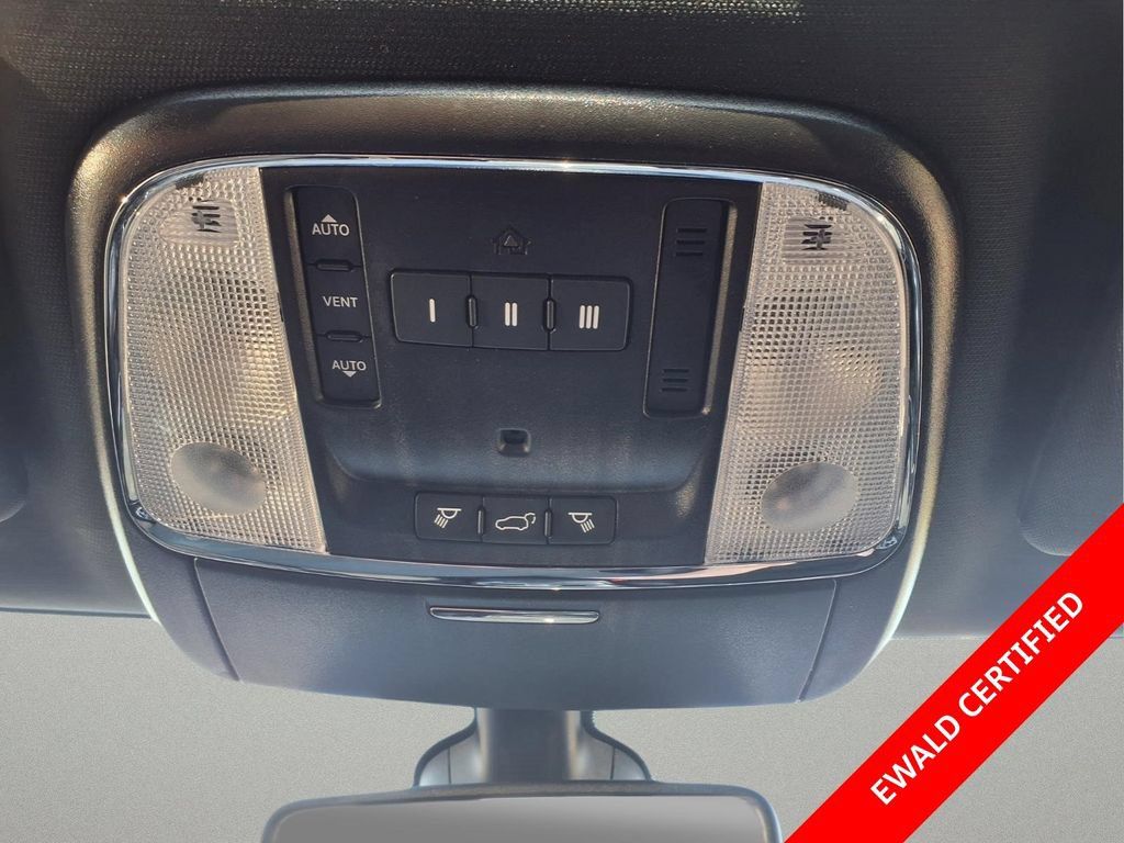 Used 2021 Jeep Grand Cherokee Altitude AWD/4WD image 22