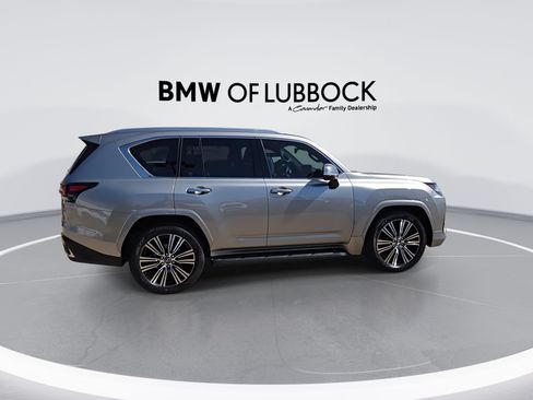 Used 2024 Lexus LX 600 4WD w/ Luxury Package image 9