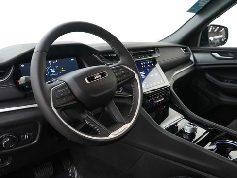 Used 2023 Jeep Grand Cherokee Altitude image 25