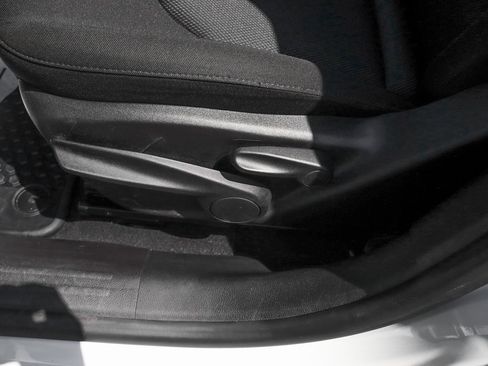 Used 2023 Jeep Renegade Latitude w/ Sun & Fun Group image 17