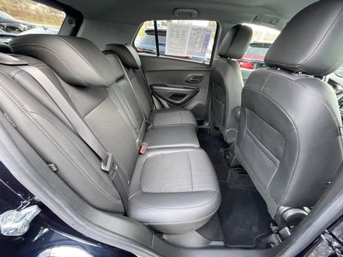 Certified 2022 Chevrolet Trax LT w/ LT Convenience Package image 35