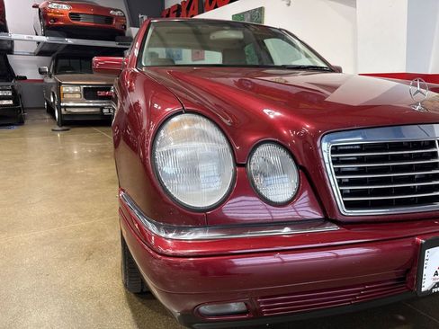 Used 1999 Mercedes-Benz E 320 Sedan image 66