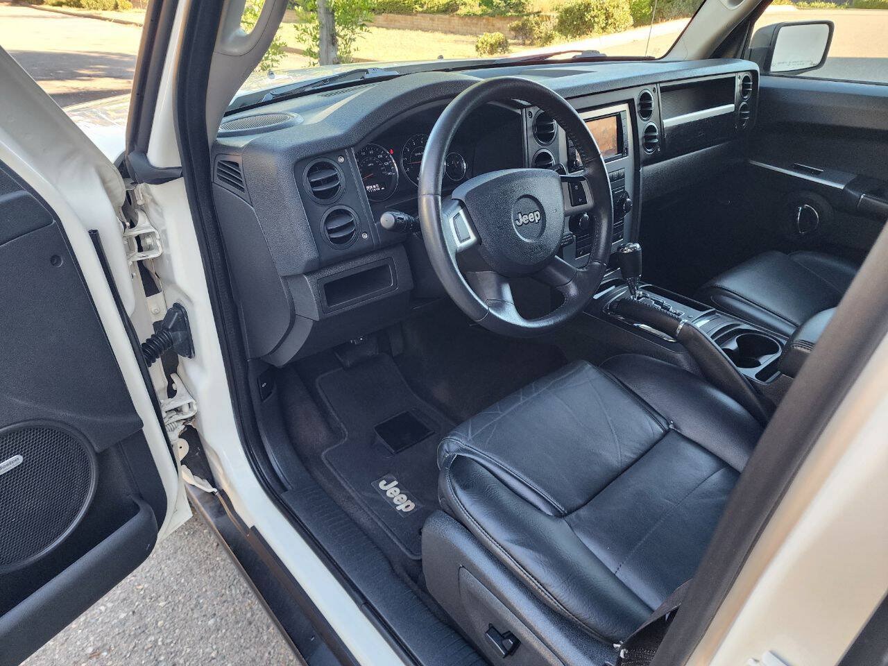 Used 2010 Jeep Commander Sport w/ Sun/Sound Group RWD image 13