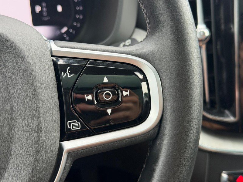 Certified 2025 Volvo XC60 B5 Plus AWD/4WD image 18