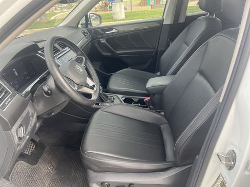Certified 2023 Volkswagen Tiguan SE w/ Panoramic Sunroof Package image 16