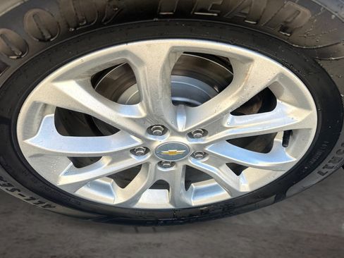 Used 2020 Chevrolet Equinox LT w/ Driver Convenience Package FWD image 16
