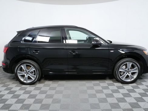 Used 2025 Audi Q5 2.0T Premium w/ Convenience Plus Package image 2