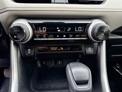 Used 2021 Toyota RAV4 XLE image 28