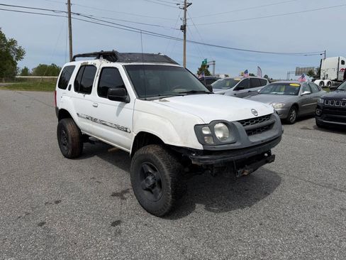Used 2002 Nissan Xterra XE image 1