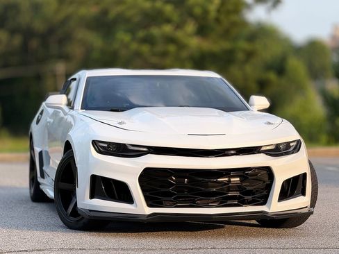 Used 2020 Chevrolet Camaro LT RWD image 4