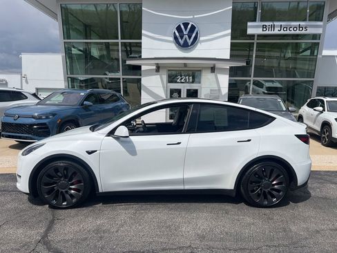 Used 2023 Tesla Model Y Performance image 3