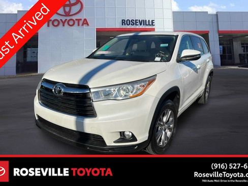 Used 2014 Toyota Highlander Plus FWD image 1