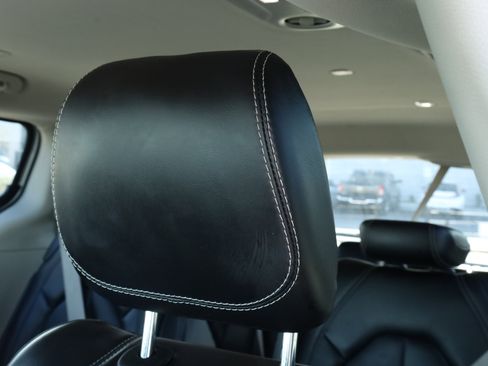 Used 2023 Chrysler Pacifica Touring-L image 25