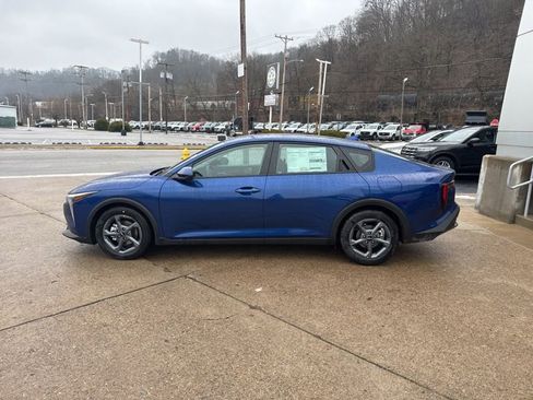 New 2025 Kia K4 LXS image 4